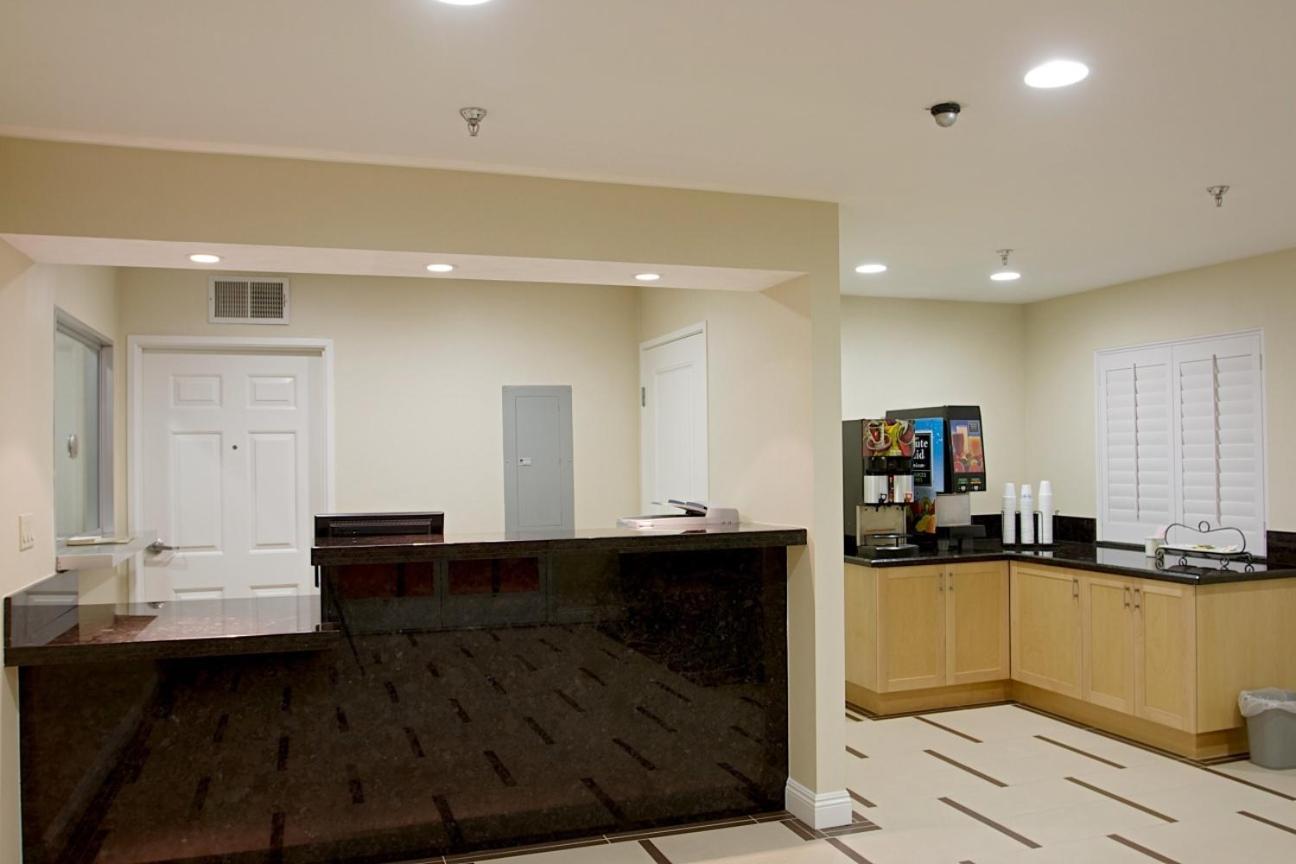 Burbank Inn And Suites Beltér fotó