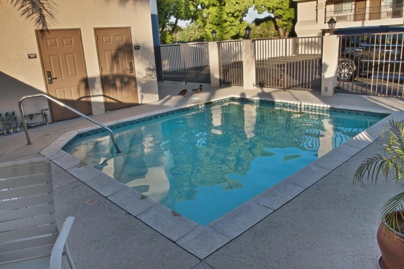 Burbank Inn And Suites Létesítmények fotó